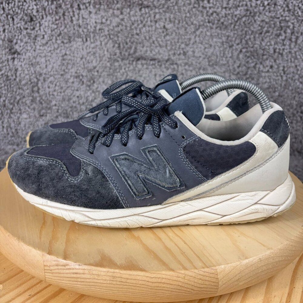 New Balance Universal Running Shoe Womens Size 9 Suede Mesh Blue White Sneaker